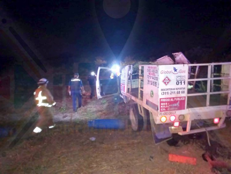 SALEN VOLANDO TANQUES DE GAS EN EL TIZATE, MPIO DE SANTIAGO IXCUINTLA