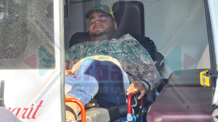 MUJER AL VOLANTE SE LLEVA A DOS MOTOCICLISTA EN AV INSURGENTES
