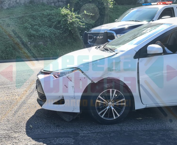 MUJER AL VOLANTE SE LLEVA A DOS MOTOCICLISTA EN AV INSURGENTES