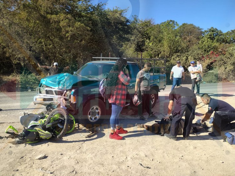 MOTOCICLISTA PIERDE LA VIDA AL IMPACTAR CONTRA CAMIONETA