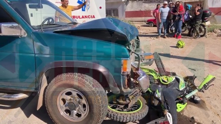 MOTOCICLISTA PIERDE LA VIDA AL IMPACTAR CONTRA CAMIONETA