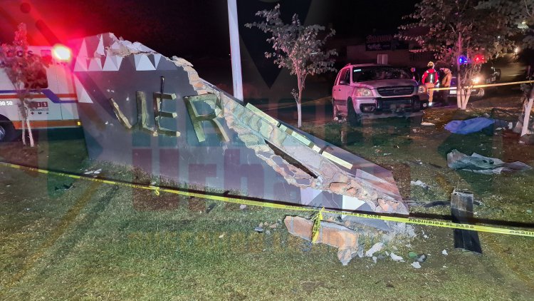 PAREJA DE JÓVENES PIERDEN LA VIDA AL IMPACTARSE EN EL LIBRAMIENTO CARRETERO DE TEPIC
