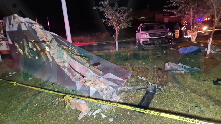 PAREJA DE JÓVENES PIERDEN LA VIDA AL IMPACTARSE EN EL LIBRAMIENTO CARRETERO DE TEPIC