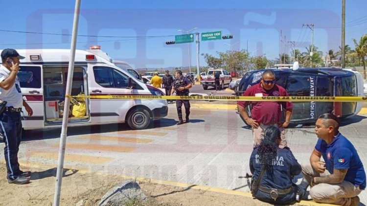 PATRULLA ESTATAL TERMINA VOLCADA EN BOULEVARD RIVIERA