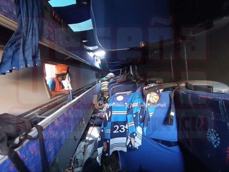 AUTOBUZASO EN LA AUTOPISTA GDL-TPC