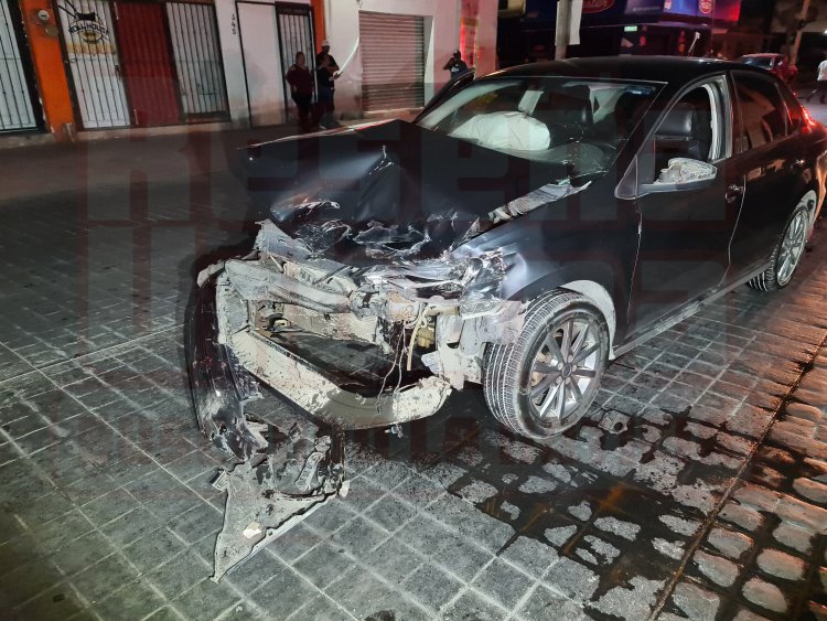 FUERTE ACCIDENTE DEJA UN LESIONADO, CUANTIOSOS DAÑOS Y UN DETENIDO POR MANEJAR 