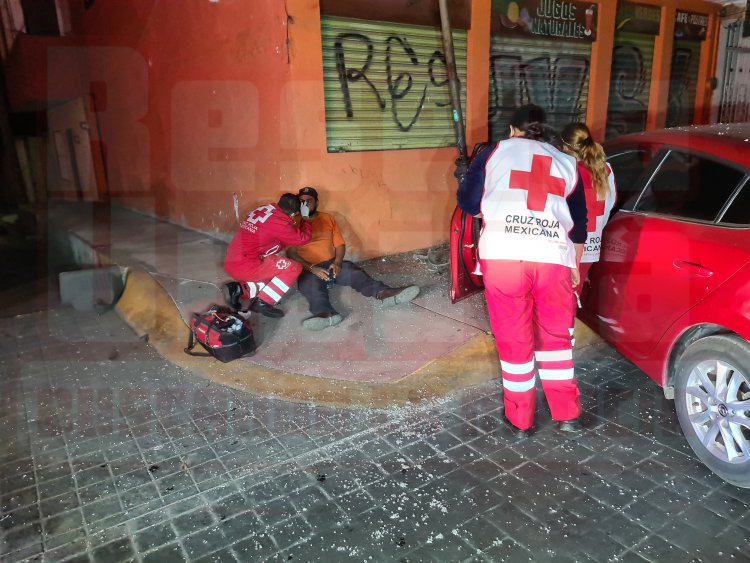 FUERTE ACCIDENTE DEJA UN LESIONADO, CUANTIOSOS DAÑOS Y UN DETENIDO POR MANEJAR 