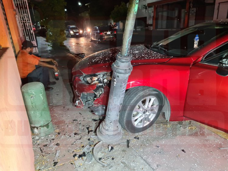 FUERTE ACCIDENTE DEJA UN LESIONADO, CUANTIOSOS DAÑOS Y UN DETENIDO POR MANEJAR 