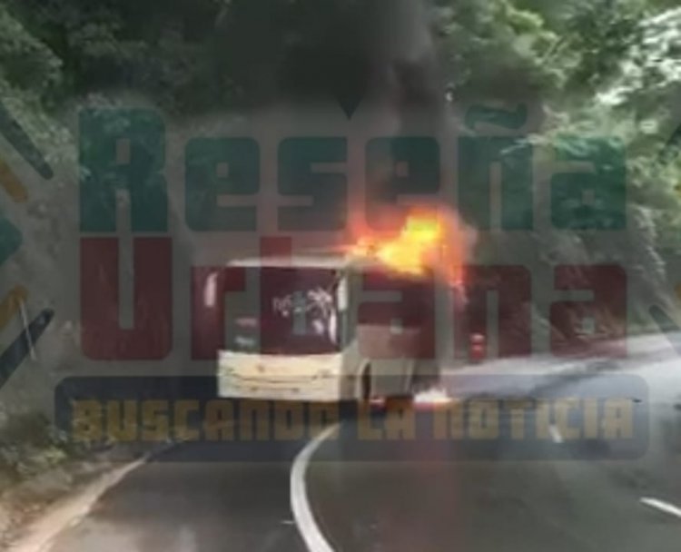 AUTOBUS DEL NAYAR SE INCENDIA EN LA AUTOPISTA TPC-MZT