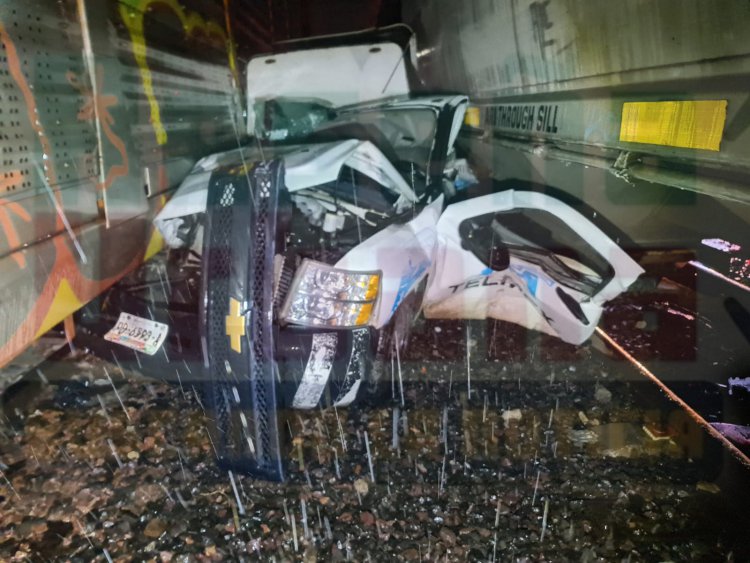 SALVA SU VIDA TRABAJADOR DE TELMEX EN LAS VÍAS DEL TREN