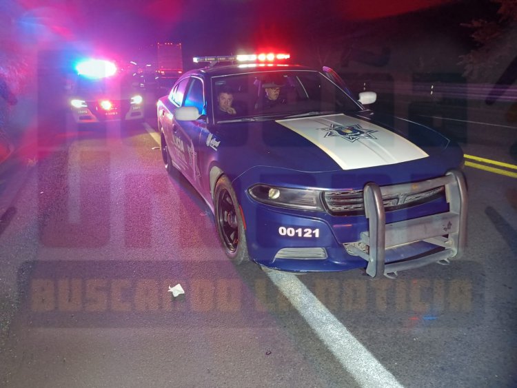 VOLCA CAMIONETA CON BIDONES DE GASOLINA