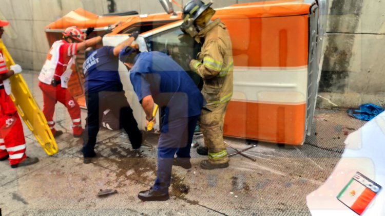 AMANECIDO Y EBRIO PROVOCA VOLCADURA EN EL NODO VIAL