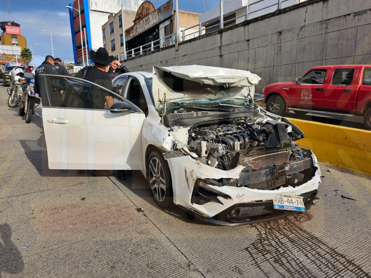AMANECIDO Y EBRIO PROVOCA VOLCADURA EN EL NODO VIAL