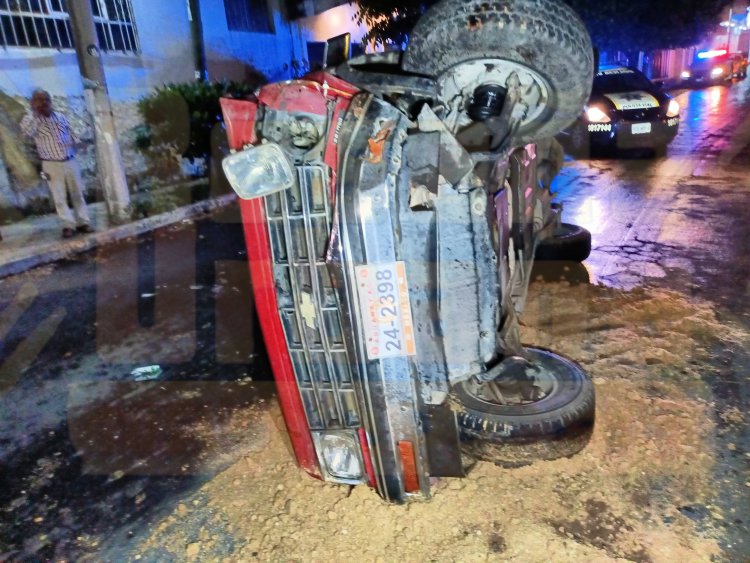 ACCIDENTE CON VOLCADURA DEJA A UNA ADULTA MAYOR LESIONADA