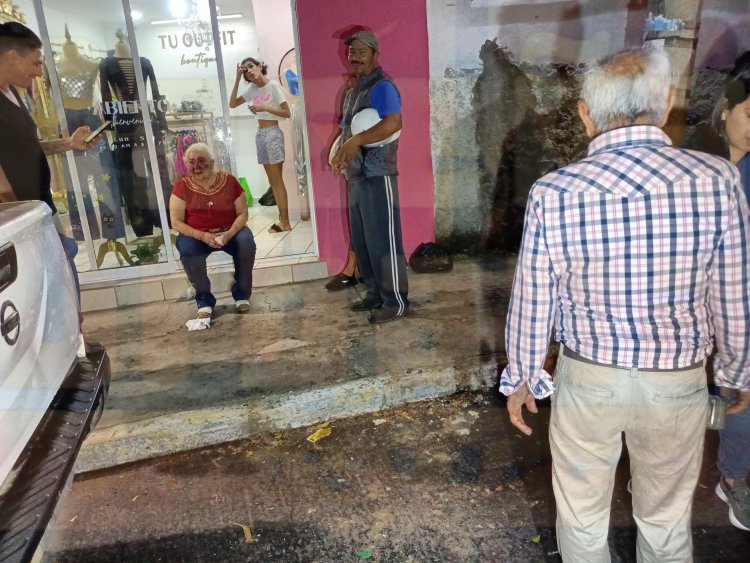 ACCIDENTE CON VOLCADURA DEJA A UNA ADULTA MAYOR LESIONADA