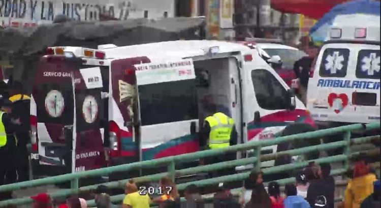 COLAPSA PUENTE PEATONAL EN EL ESTADO DE MÉXICO