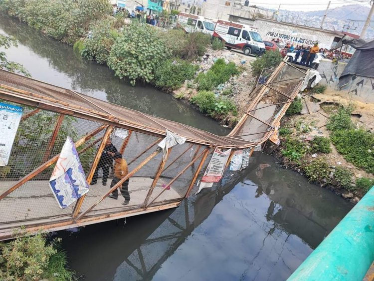 COLAPSA PUENTE PEATONAL EN EL ESTADO DE MÉXICO