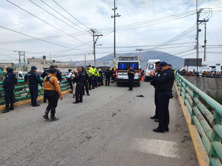 COLAPSA PUENTE PEATONAL EN EL ESTADO DE MÉXICO