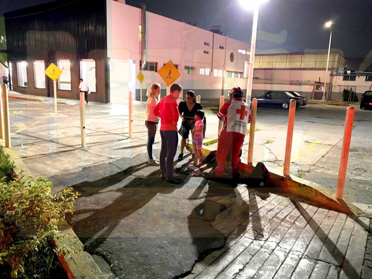 MENOR LESIONADA AL PASARSE UN SEDAN LA LUZ ROJA