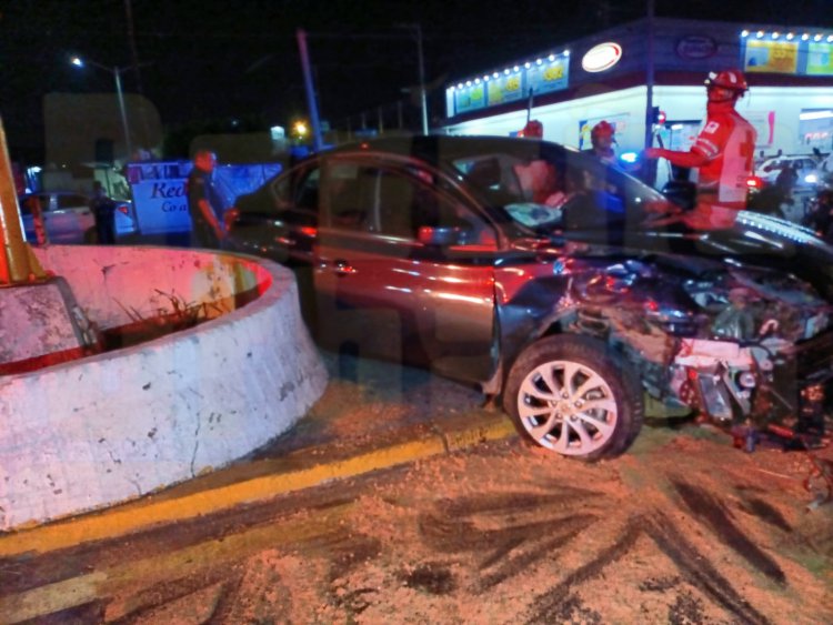 MENOR LESIONADA AL PASARSE UN SEDAN LA LUZ ROJA