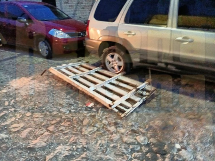 EBRIO DEJA LESIONADA A MUJER E IMPACTA A 4 VEHÍCULOS