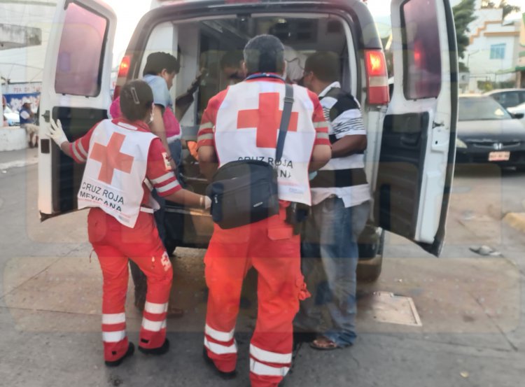 EBRIO DEJA LESIONADA A MUJER E IMPACTA A 4 VEHÍCULOS