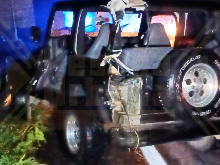 LO DESTROZA UN CAMIÓN EN LA AUTOPISTA TPC-MZT