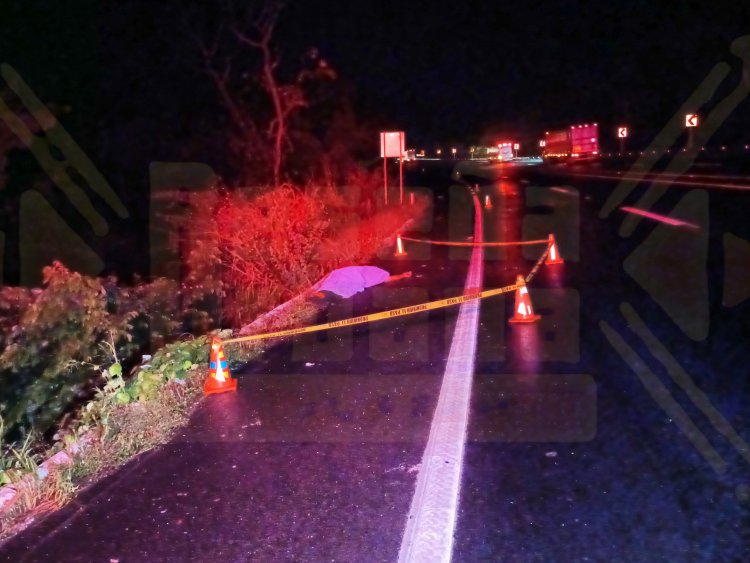 LO DESTROZA UN CAMIÓN EN LA AUTOPISTA TPC-MZT