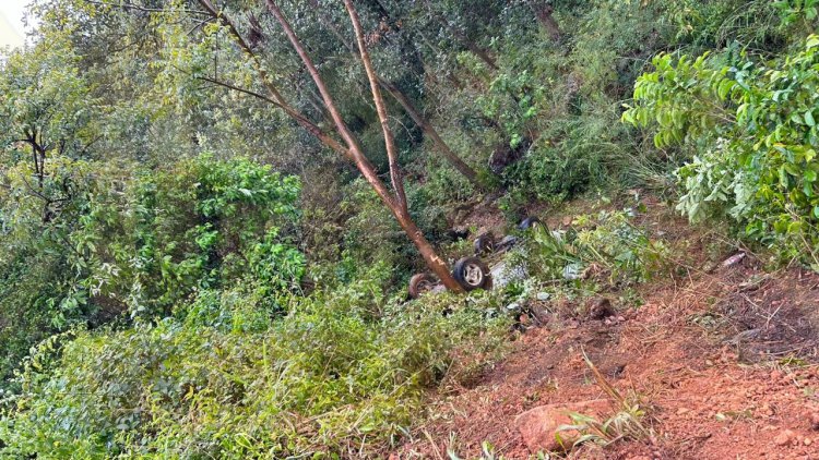 CAE A BARRANCO EN LA CARRETERA FEDERAL 200 TPC-PTO VALLARTA