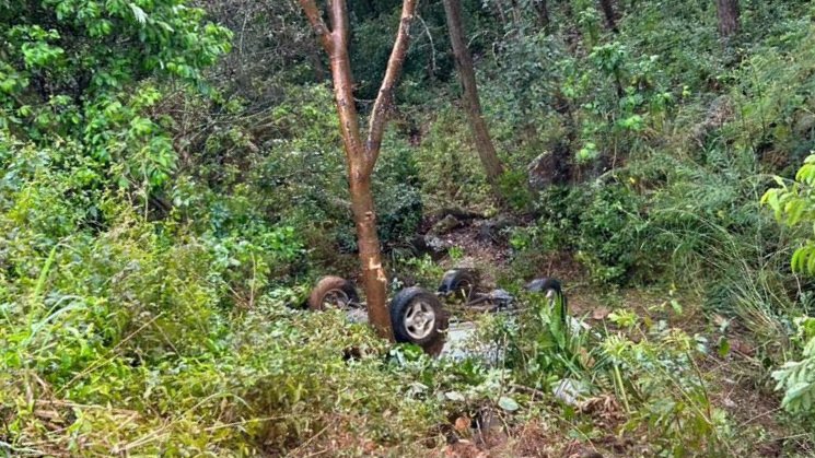 CAE A BARRANCO EN LA CARRETERA FEDERAL 200 TPC-PTO VALLARTA