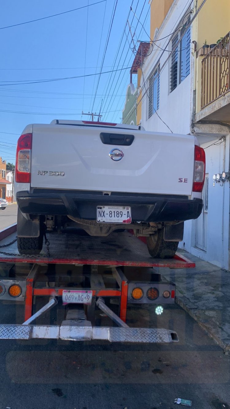 LOCALIZAN VEHÍCULO ABANDONADO CON LATAS DE CERVEZA