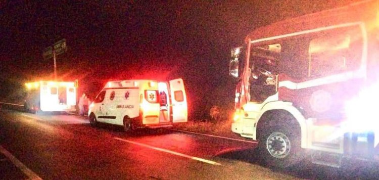 UNA PERSONA SIN VIDA Y 11 LESIONADOS AL VOLCAR AUTOBUS