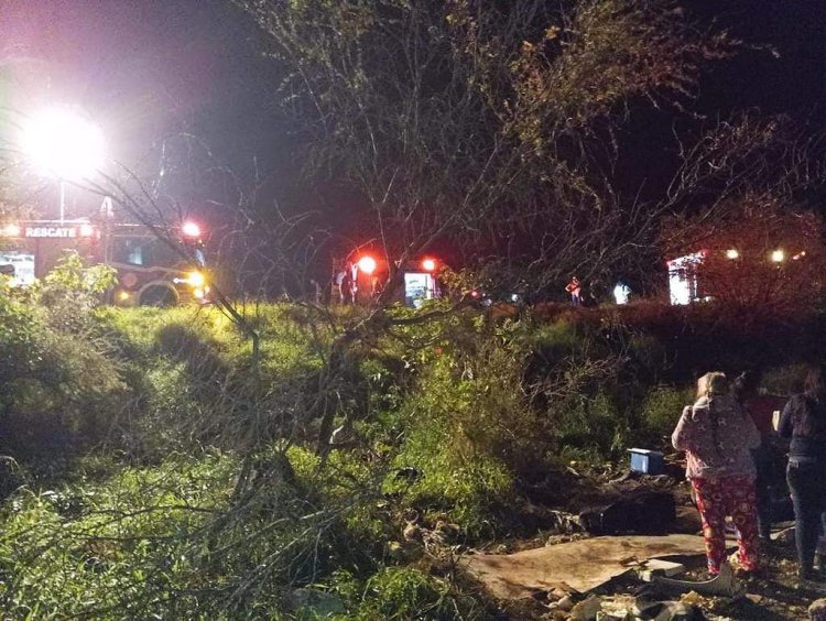 UNA PERSONA SIN VIDA Y 11 LESIONADOS AL VOLCAR AUTOBUS