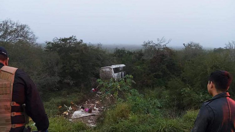 UNA PERSONA SIN VIDA Y 11 LESIONADOS AL VOLCAR AUTOBUS