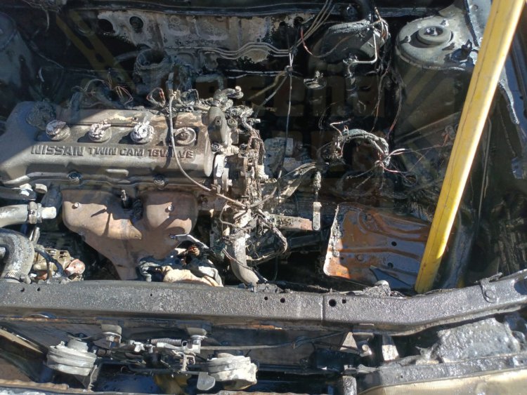 SE INCENDIA TAXI EN LA COL FELIX PEÑA: 2 personas lesionadas.