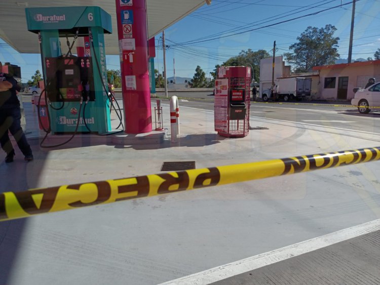 SE INCENDIA TAXI EN LA COL FELIX PEÑA: 2 personas lesionadas.
