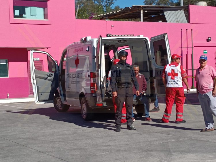 SE INCENDIA TAXI EN LA COL FELIX PEÑA: 2 personas lesionadas.