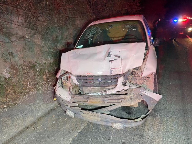 CAMIONETA DE FUNERARIA SE IMPACTA A TRÁILER
