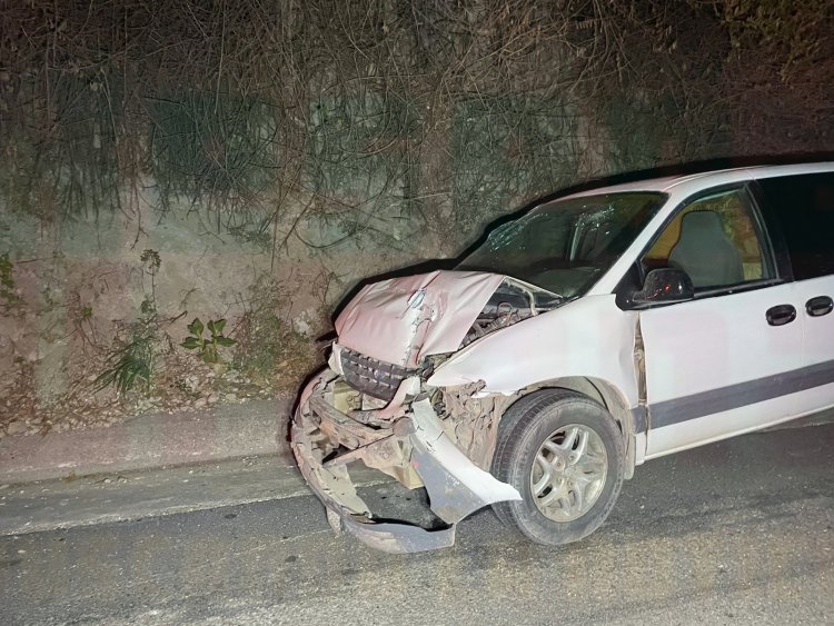 CAMIONETA DE FUNERARIA SE IMPACTA A TRÁILER