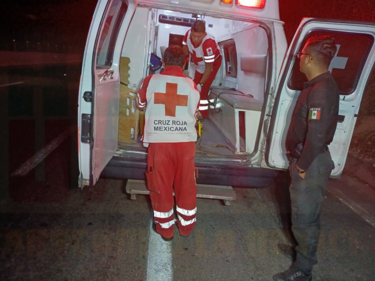 CAMIONETA DE FUNERARIA SE IMPACTA A TRÁILER