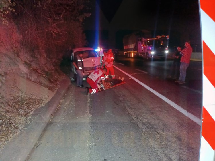 CAMIONETA DE FUNERARIA SE IMPACTA A TRÁILER