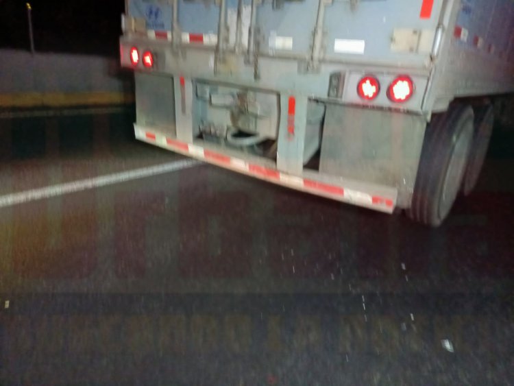 CAMIONETA DE FUNERARIA SE IMPACTA A TRÁILER