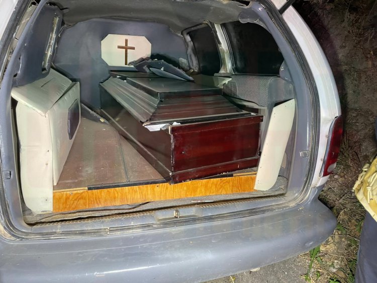 CAMIONETA DE FUNERARIA SE IMPACTA A TRÁILER