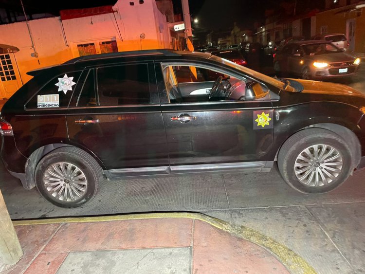 TAXISTA Y VENDEDOR DE HAMBURGUESAS LESIONADOS AL IMPACTARLOS CAMIONETA