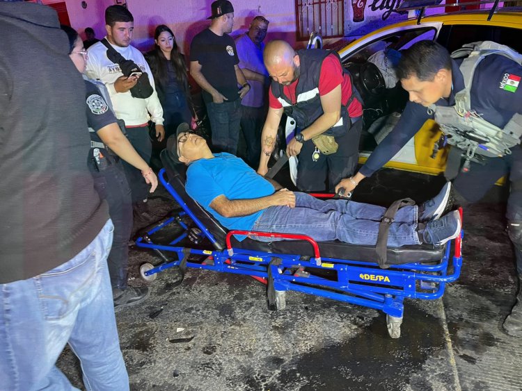 TAXISTA Y VENDEDOR DE HAMBURGUESAS LESIONADOS AL IMPACTARLOS CAMIONETA