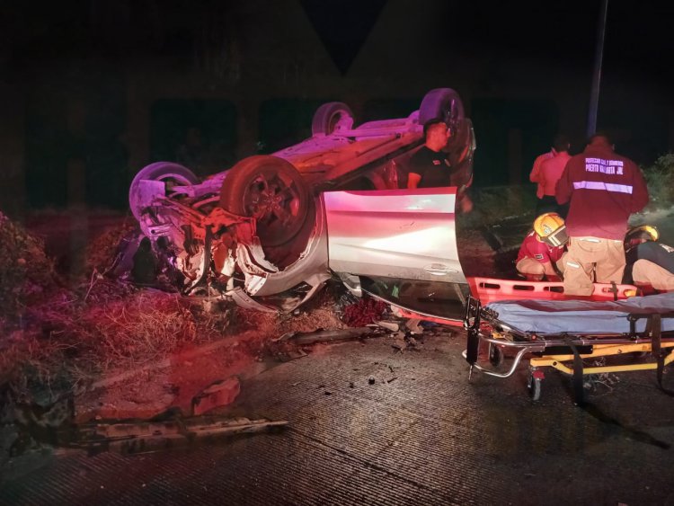 EBRIO DESTROZA VEHÍCULOS Y DEJA UNA PERSONA GRAVEMENTE LESIONADA