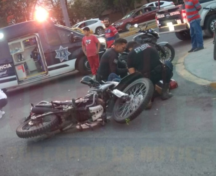 CHOQUE ENTRE MOTOCICLETAS DEJA 3 LESIONADOS