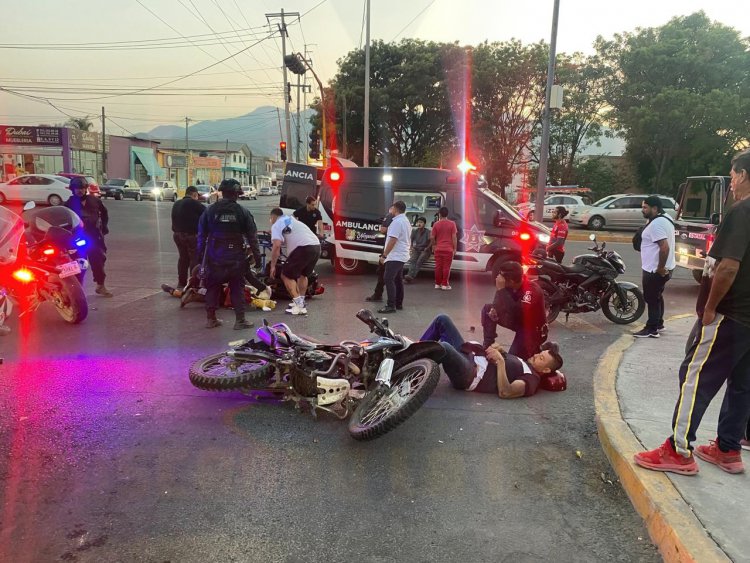 CHOQUE ENTRE MOTOCICLETAS DEJA 3 LESIONADOS