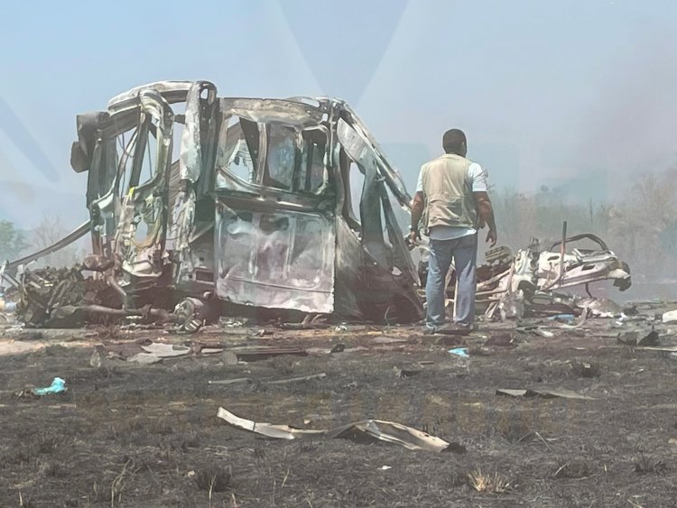 IBA REBASANDO LA AMBULANCIA, DEJA 4 PERSONAS SIN VIDA