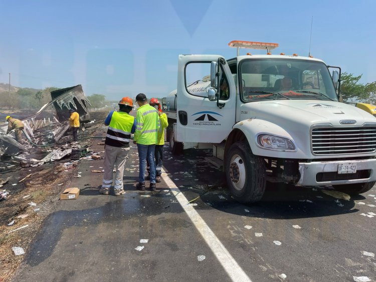 IBA REBASANDO LA AMBULANCIA, DEJA 4 PERSONAS SIN VIDA
